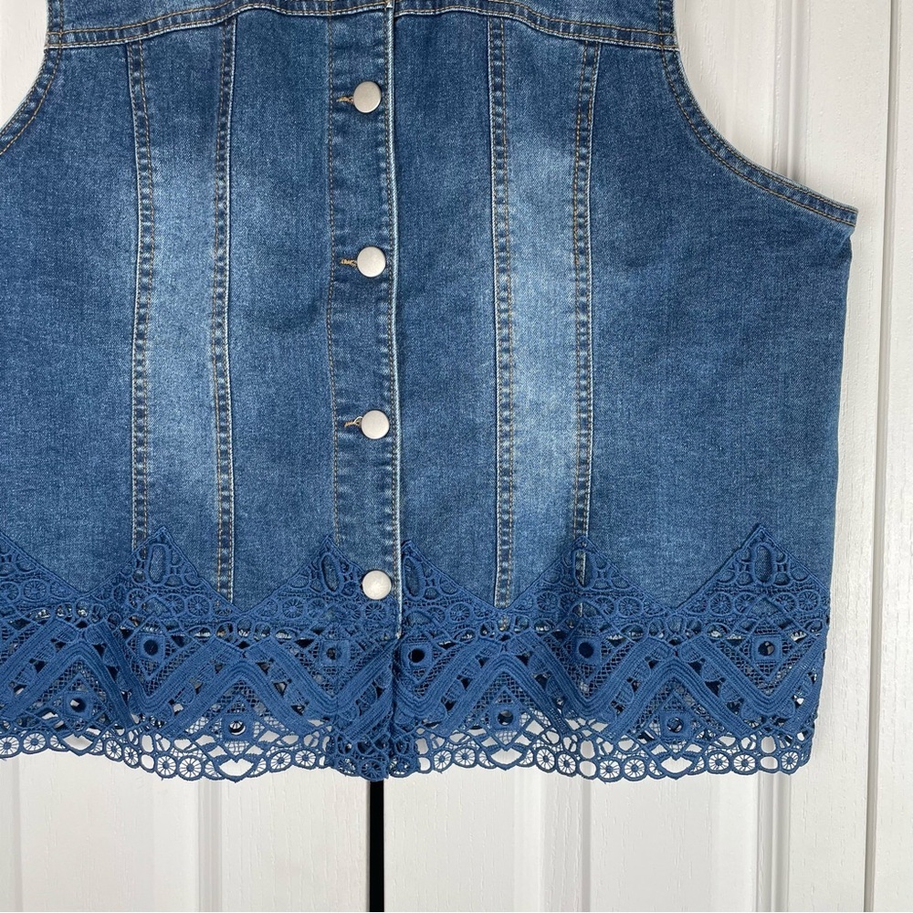 Baccini Denim Vest Womens XL Blue Crochet Lace Trim Button Down Cotton Boho Chic - Picture 4 of 10